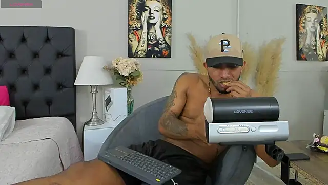 Snapshot of Robin_Rief chatting on 03-12-25, 06:18 Robin Rief online show from 03-12-25, 06:18