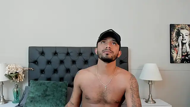 Snapshot of Robin_Rief chatting on 09-24-25, 04:38 Robin Rief online show from 09-24-25, 04:38