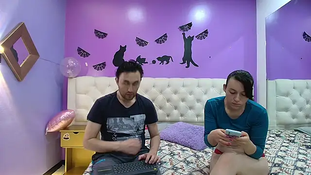 Snapshot of JeremmyAndStacy chatting on 03-13-25, 11:30 JeremmyAndStacy online show from 03-13-25, 11:30