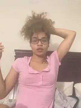 Snapshot of 1prettygem chatting on 12-17-24, 03:50 1prettygem online show from 12-17-24, 03:50