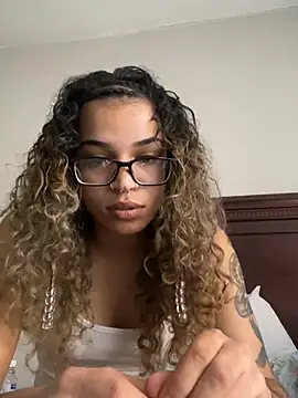 Snapshot of 1prettygem chatting on 12-20-24, 08:01 1prettygem online show from 12-20-24, 08:01