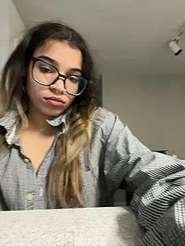 Snapshot of 1prettygem chatting on 01-22-25, 03:29 1prettygem online show from 01-22-25, 03:29