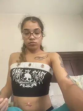 Snapshot of 1prettygem chatting on 02-06-25, 08:56 1prettygem online show from 02-06-25, 08:56