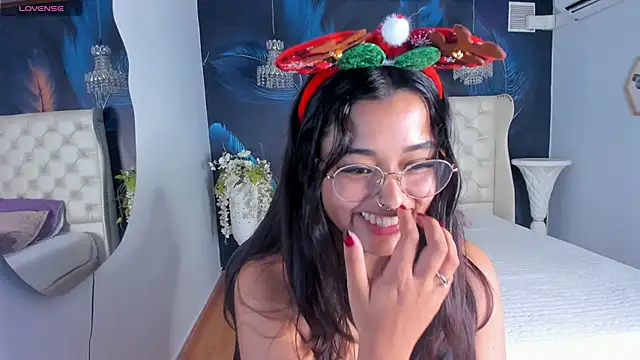 Snapshot of Ariana_Pierce chatting on 12-18-24, 02:10 Ariana Pierce online show from 12-18-24, 02:10
