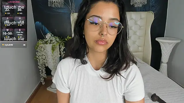 Snapshot of Ariana_Pierce chatting on 12-21-24, 10:51 Ariana Pierce online show from 12-21-24, 10:51