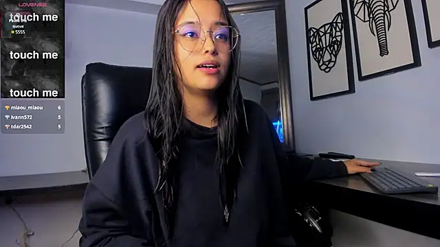 Snapshot of Ariana_Pierce chatting on 02-04-25, 08:02 Ariana Pierce online show from 02-04-25, 08:02