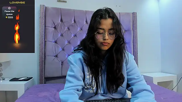 Snapshot of Ariana_Pierce chatting on 02-19-25, 04:01 Ariana Pierce online show from 02-19-25, 04:01