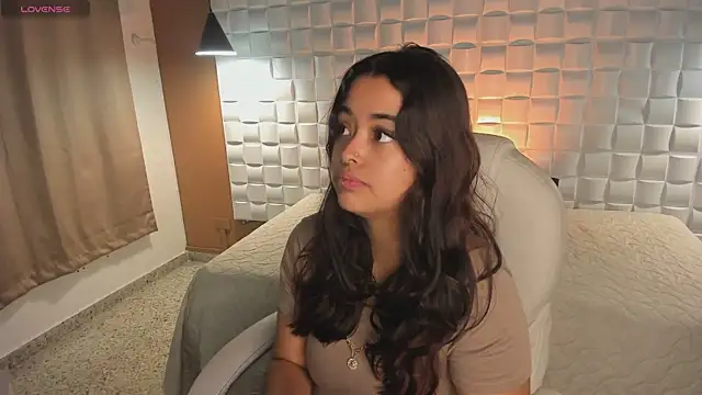Snapshot of Ariana_Pierce chatting on 09-28-25, 01:16 Ariana Pierce online show from 09-28-25, 01:16