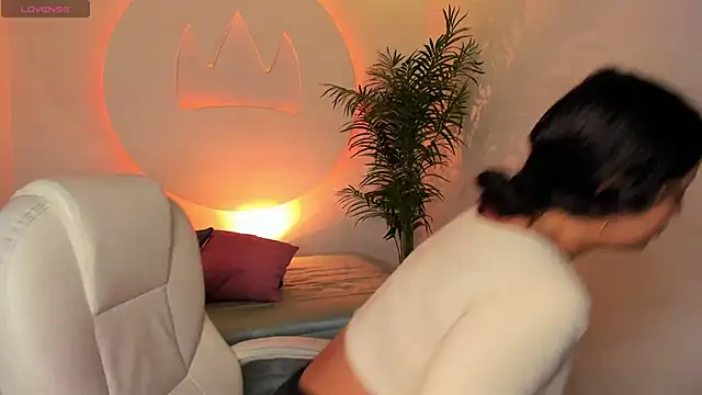 Ariana Pierce online show from 11-28-25, 01:03