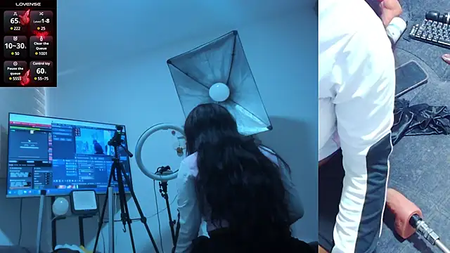 Snapshot of mia-brit chatting on 02-05-25, 06:15 mia-brit online show from 02-05-25, 06:15