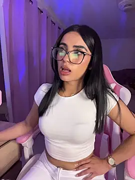 Snapshot of Emily-14 chatting on 07-15-26, 04:18 Emily-14 online show from 07-15-26, 04:18