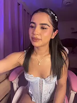 Snapshot of Emily-14 chatting on 07-19-26, 05:11 Emily-14 online show from 07-19-26, 05:11