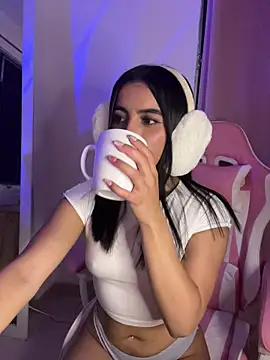 Snapshot of Emily-14 chatting on 08-04-26, 03:53 Emily-14 online show from 08-04-26, 03:53