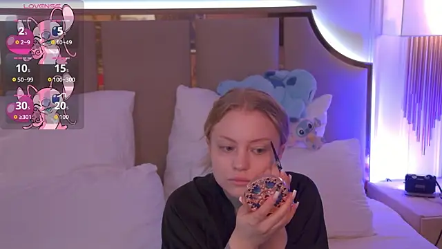 DorisHell online show from 11-19-25, 03:06