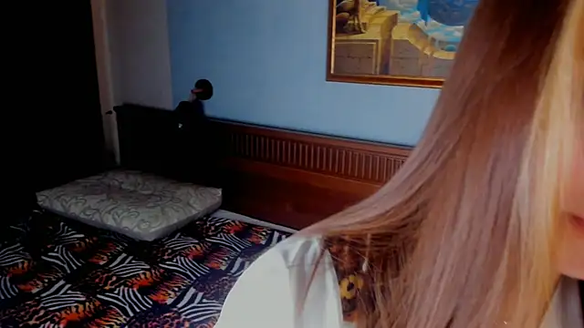 Snapshot of FalineDowlen chatting on 02-17-25, 04:20 FalineDowlen online show from 02-17-25, 04:20