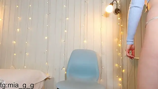 Mia Mia M online show from 10-30-25, 06:26