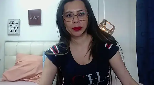Snapshot of _lara1 chatting on 01-17-25, 10:45 lara1 online show from 01-17-25, 10:45
