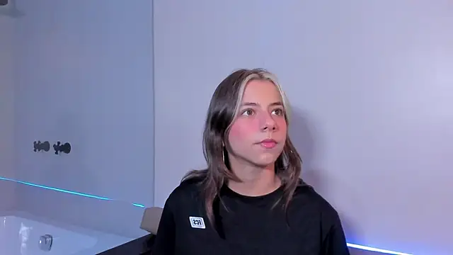 ArtemisaBlake online show from 12-17-24, 09:05