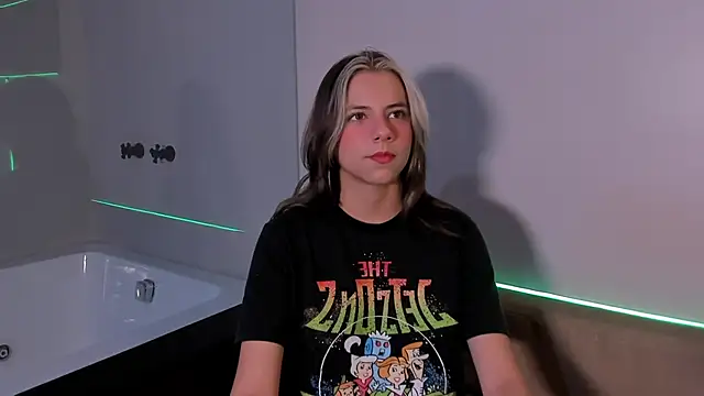 ArtemisaBlake online show from 12-18-24, 08:57