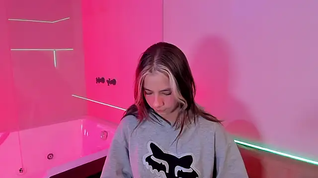 ArtemisaBlake online show from 12-20-24, 10:00