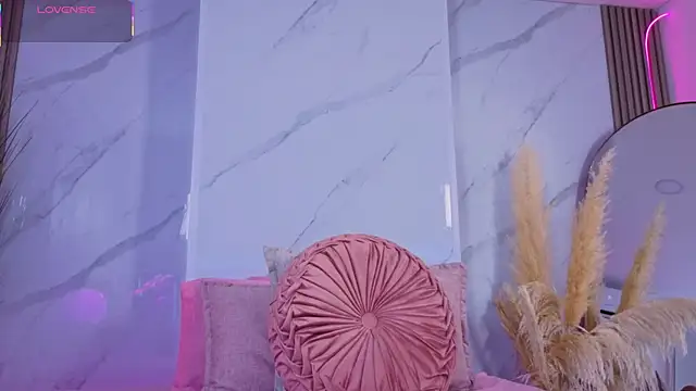 Chlooee   online show from 10-27-25, 02:26