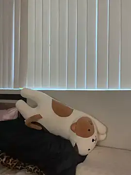 Snapshot of Charismasweets chatting on 03-08-25, 01:28 Charismasweets online show from 03-08-25, 01:28