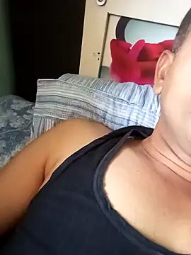 Snapshot of Smarterboytravel chatting on 01-09-25, 11:14 Smarterboytravel online show from 01-09-25, 11:14