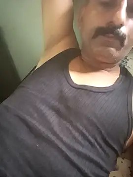 Snapshot of Smarterboytravel chatting on 10-07-25, 08:22 Smarterboytravel online show from 10-07-25, 08:22