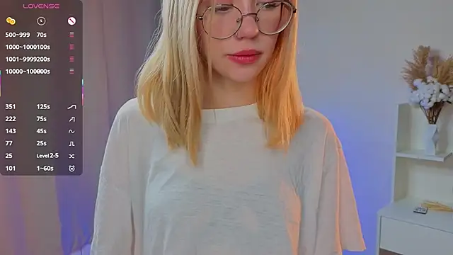 Snapshot of UdelaAllston chatting on 09-23-25, 11:13 UdelaAllston online show from 09-23-25, 11:13