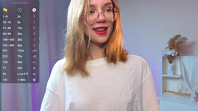 Snapshot of UdelaAllston chatting on 10-27-25, 11:03 UdelaAllston online show from 10-27-25, 11:03