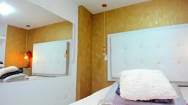 Milaspetite online show from 02-25-26, 08:07