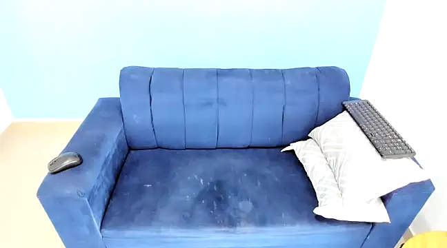 Snapshot of davinacaro chatting on 12-19-24, 10:21 davinacaro online show from 12-19-24, 10:21