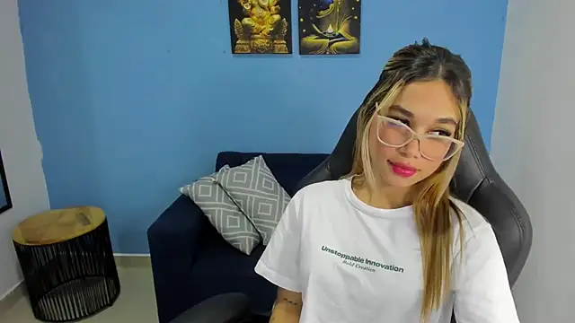 Snapshot of davinacaro chatting on 01-25-25, 12:27 davinacaro online show from 01-25-25, 12:27