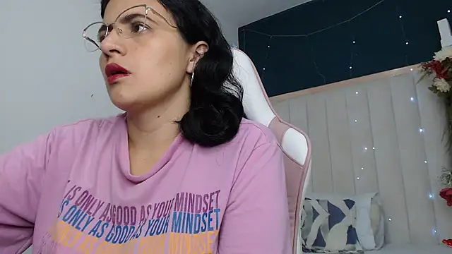 africa holmes online show from 02-23-25, 02:40