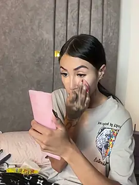 Cassie howard  online show from 02-19-25, 02:33