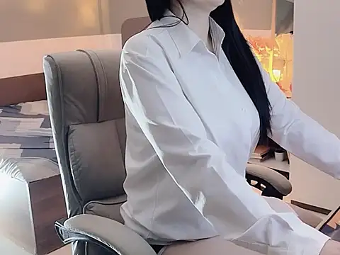 Eva-Public online show from 01-16-25, 06:37