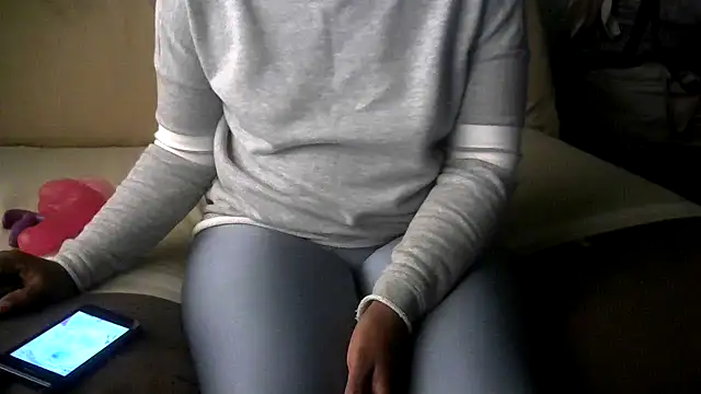 Snapshot of NicoleBitch87 chatting on 03-20-25, 06:19 NicoleBitch87 online show from 03-20-25, 06:19