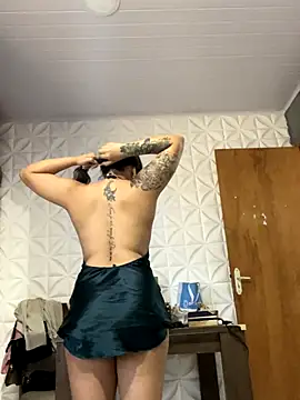 Snapshot of Nicollygriu chatting on 11-30-25, 01:04 Nicollygriu online show from 11-30-25, 01:04