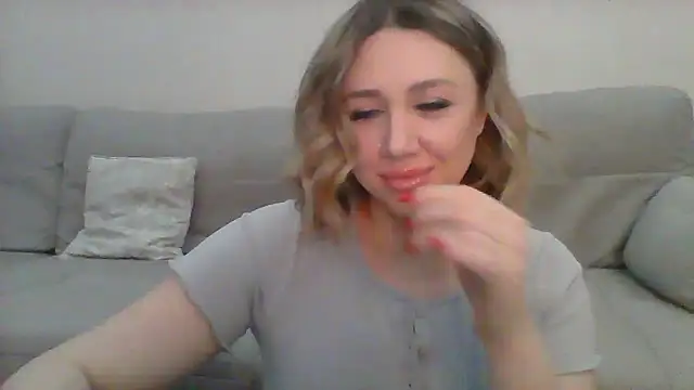 Snapshot of VickyLove047 chatting on 03-18-25, 03:53 VickyLove047 online show from 03-18-25, 03:53