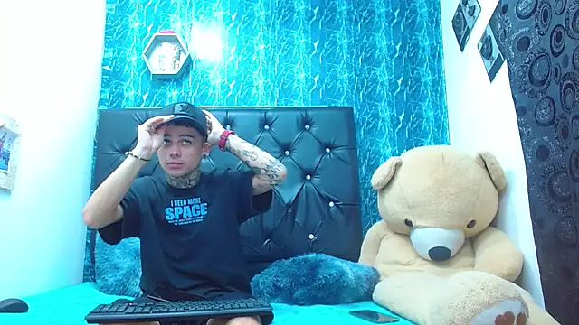 exotic hot couple online show from 03-18-25, 02:15