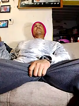 Snapshot of NewBe9D9 chatting on 11-17-25, 09:59 NewBe9D9 online show from 11-17-25, 09:59