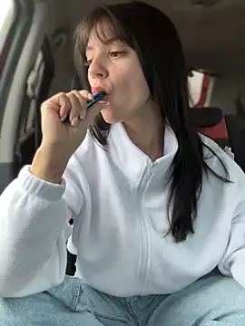 Snapshot of JulliaVegas chatting on 10-23-25, 02:11 JulliaVegas online show from 10-23-25, 02:11