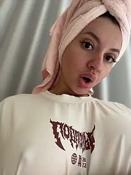 JulliaVegas online show from 03-24-26, 02:27