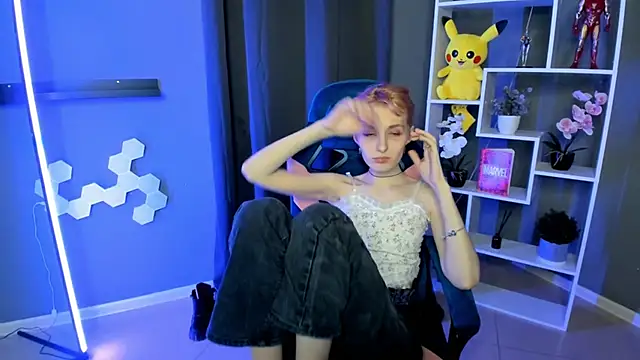 AlmeWood online show from 12-21-24, 06:23