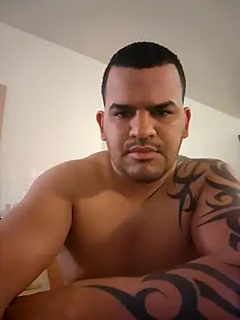 Snapshot of Latino2909 chatting on 02-17-25, 06:09 Latino2909 online show from 02-17-25, 06:09