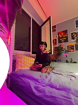 littlewitchxoxo online show from 12-16-24, 08:37