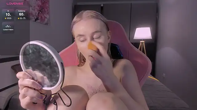 Snapshot of Molly_Toads chatting on 01-23-25, 02:17 Molly Toads online show from 01-23-25, 02:17