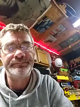 Snapshot of tileguyyy chatting on 10-16-25, 04:24 tileguyyy online show from 10-16-25, 04:24