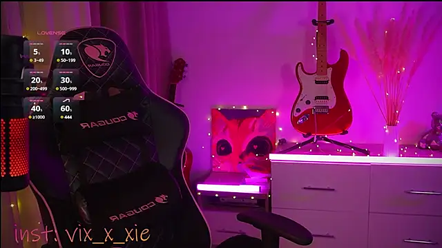 ViXXXiee online show from 02-12-25, 09:33