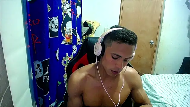 Snapshot of Willy_Mate chatting on 12-26-24, 04:21 Willy Mate online show from 12-26-24, 04:21